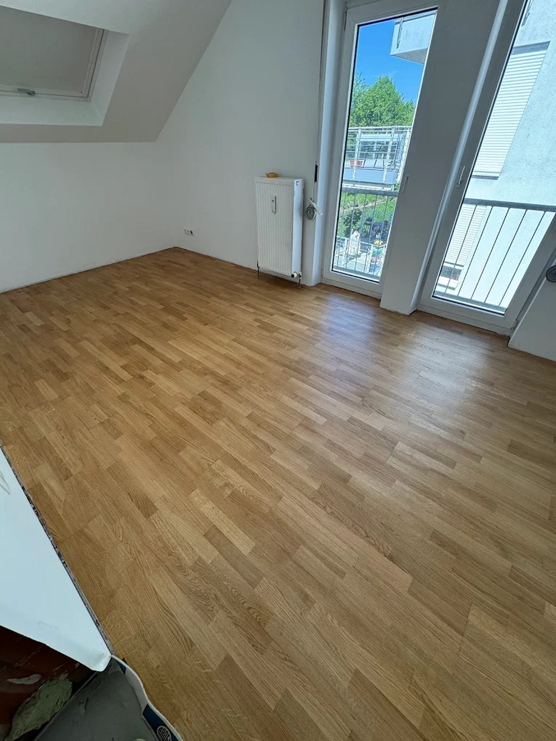 Sanny Malik Dienstleistungsservice - Renovierungs- und Gartenarbeiten - Zimmerrenovierung