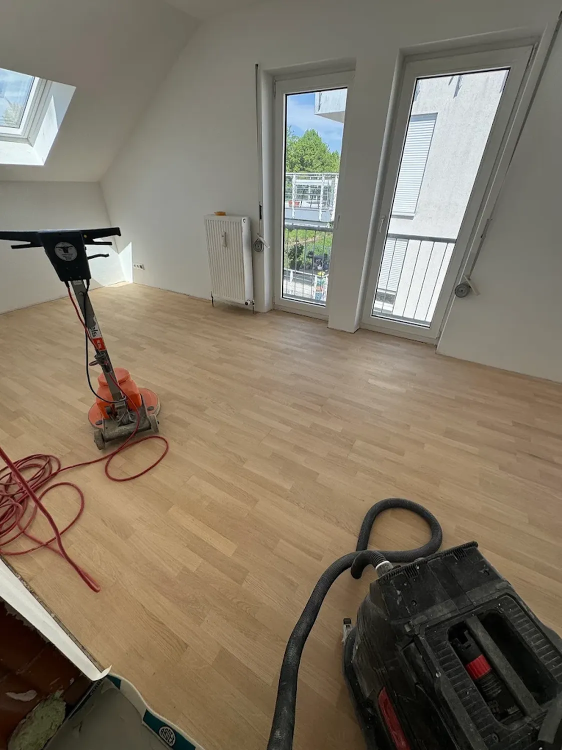 Sanny Malik Dienstleistungsservice - Renovierungs- und Gartenarbeiten - Zimmerrenovierung