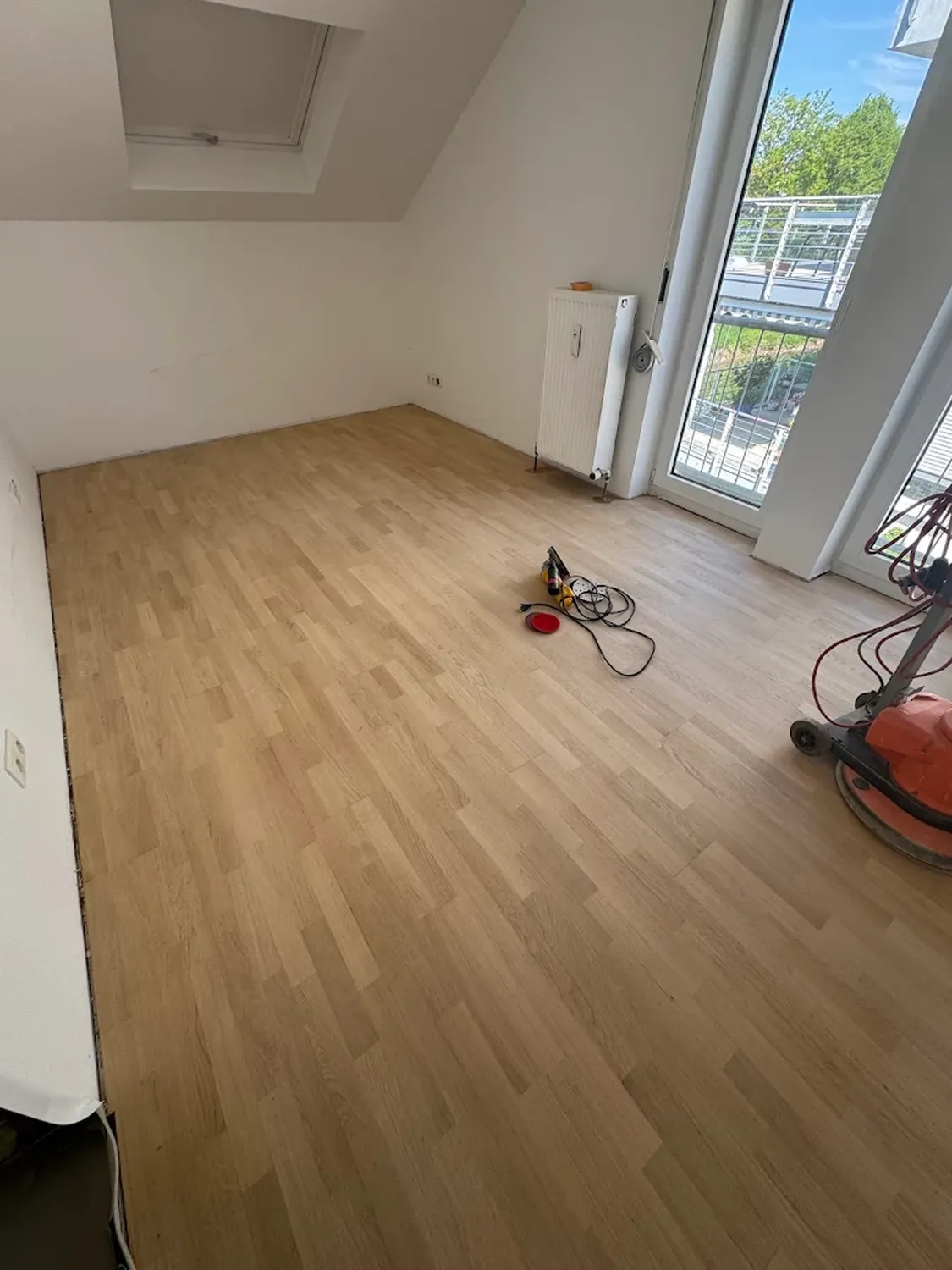 Sanny Malik Dienstleistungsservice - Renovierungs- und Gartenarbeiten - Zimmerrenovierung