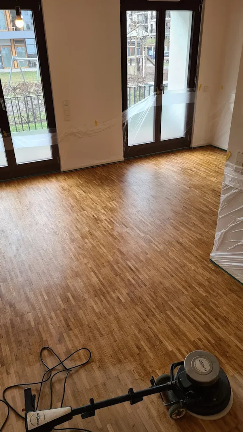 Sanny Malik Dienstleistungsservice - Renovierungs- und Gartenarbeiten - Zimmerrenovierung